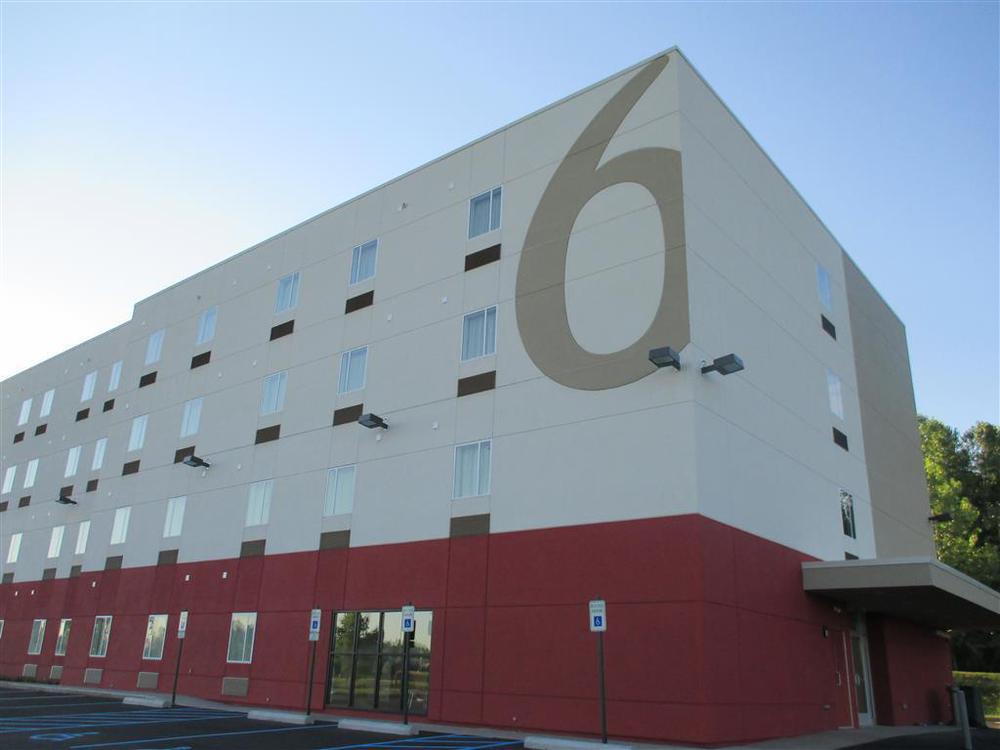 6 Barre Arena Hotel