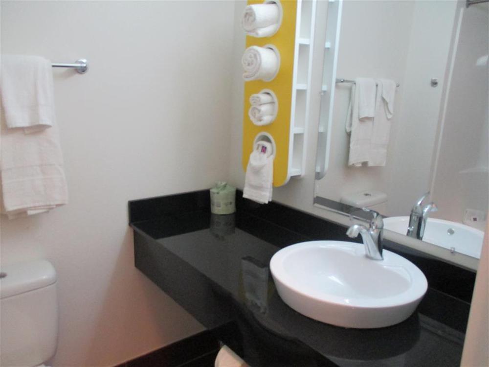 6 Barre Arena Hotel