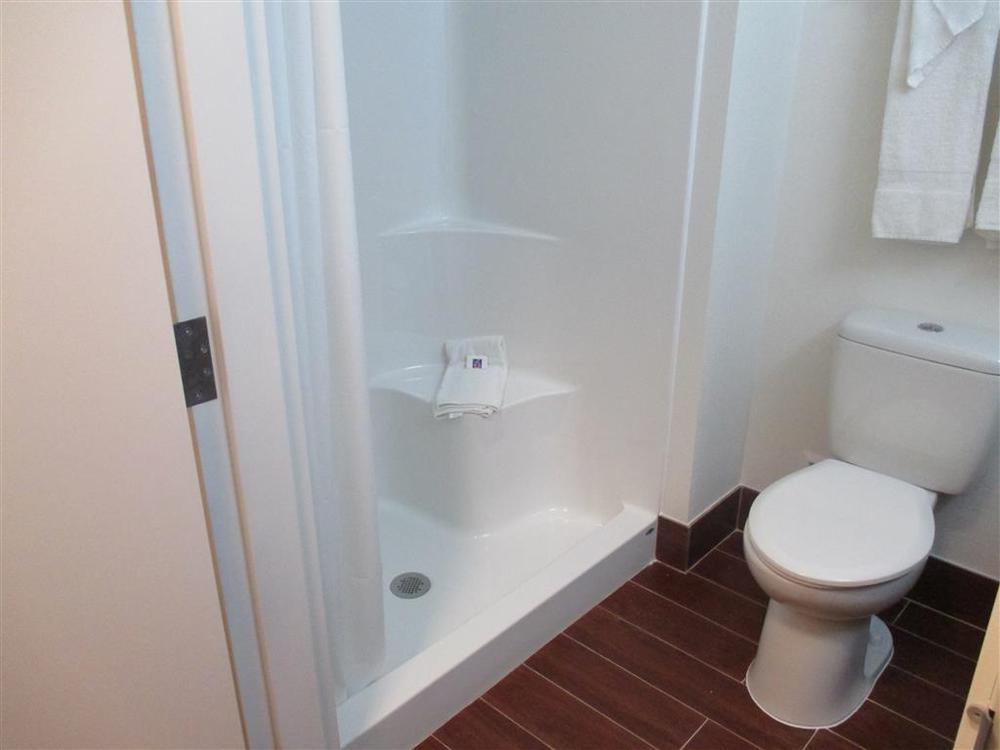 Hotel 6 Barre Arena 2*