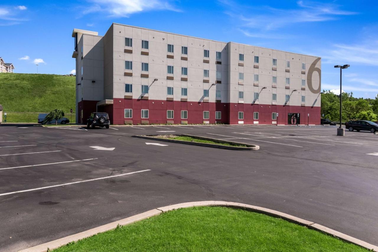 6 Barre Arena Hotel