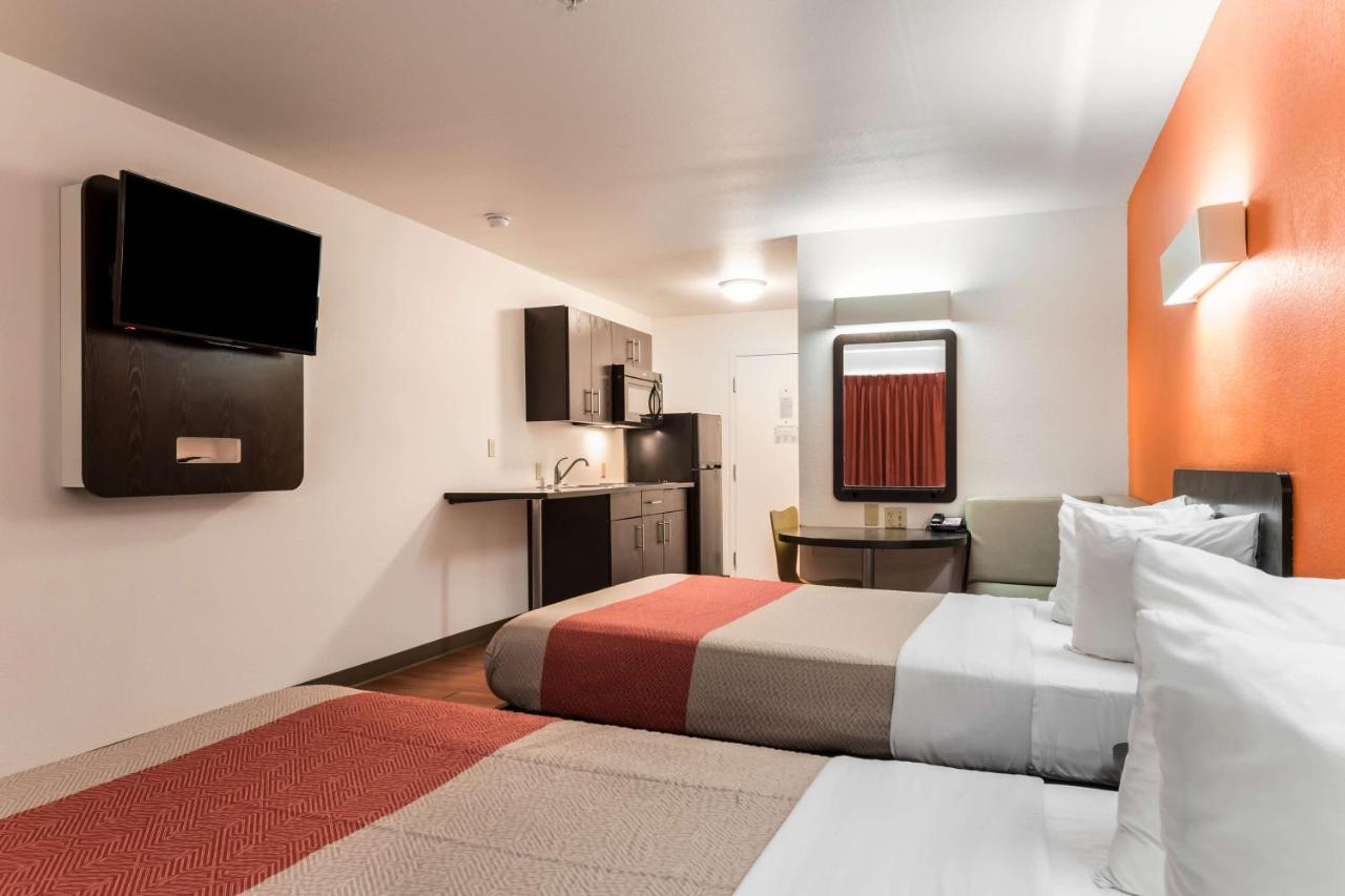 Hotel 6 Barre Arena