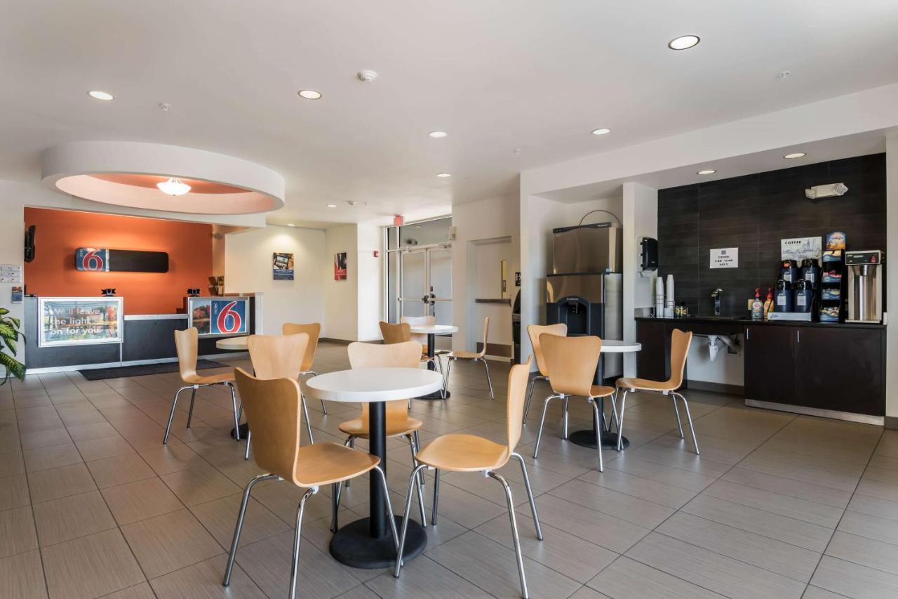 Hotel 6 Barre Arena