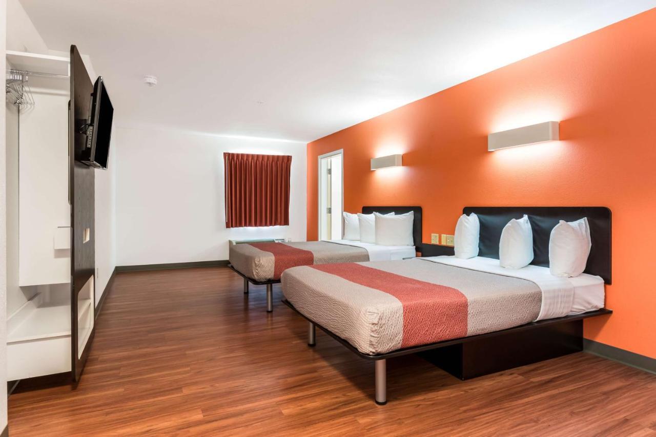 6 Barre Arena Hotel