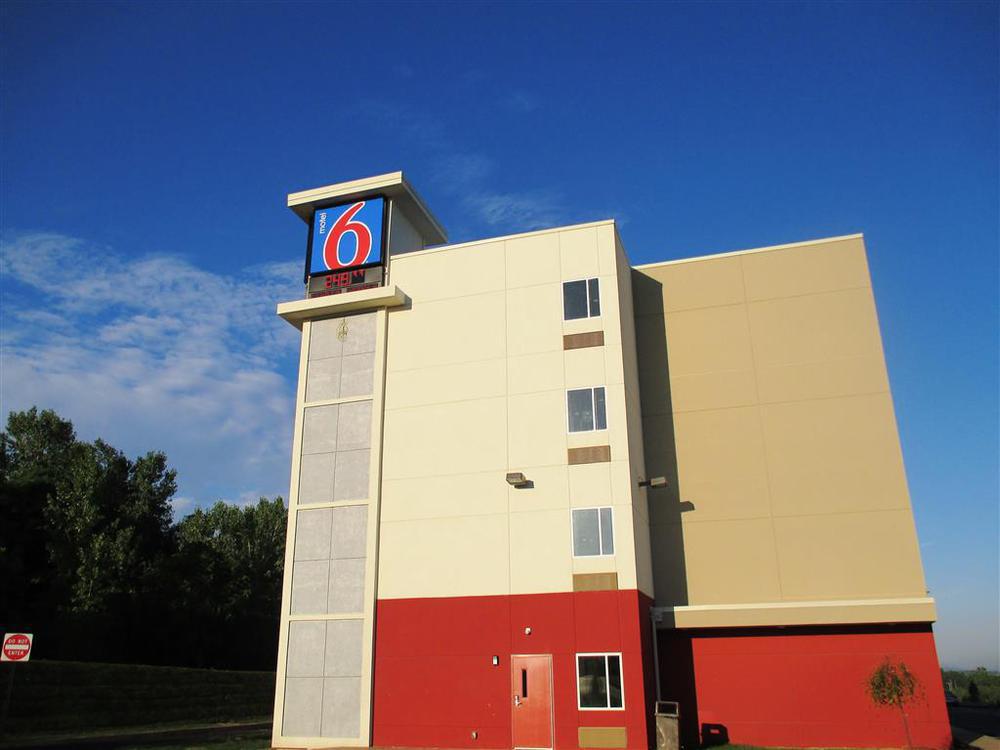 6 Barre Arena