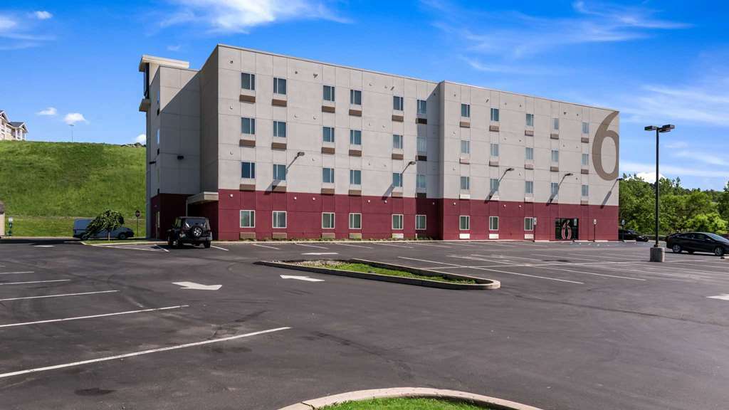 Hotel 6 Barre Arena 2*