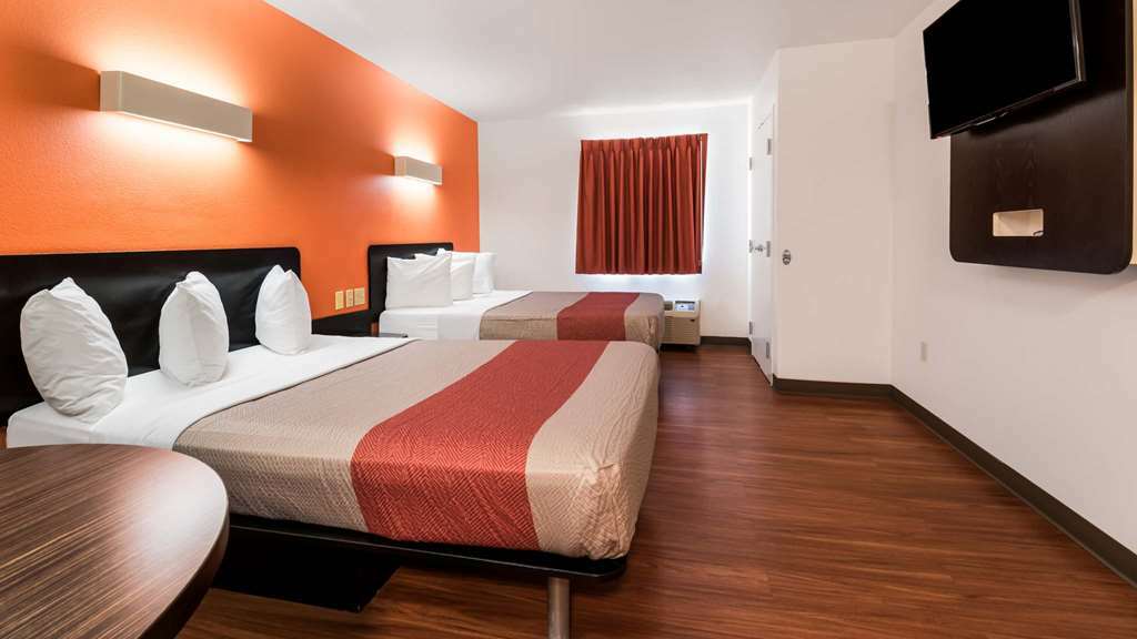 6 Barre Arena Hotel