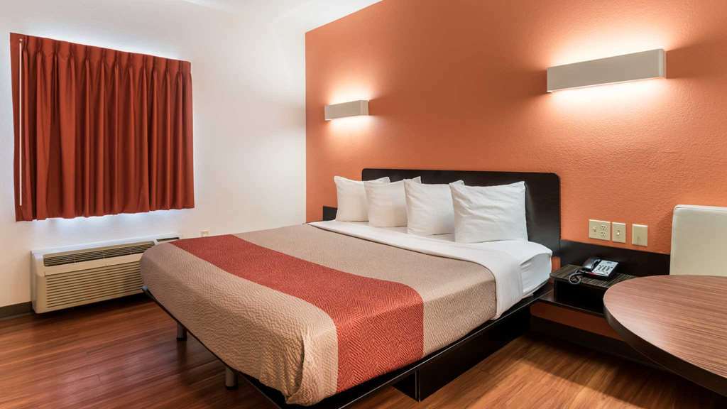 Hotel 6 Barre Arena 2*
